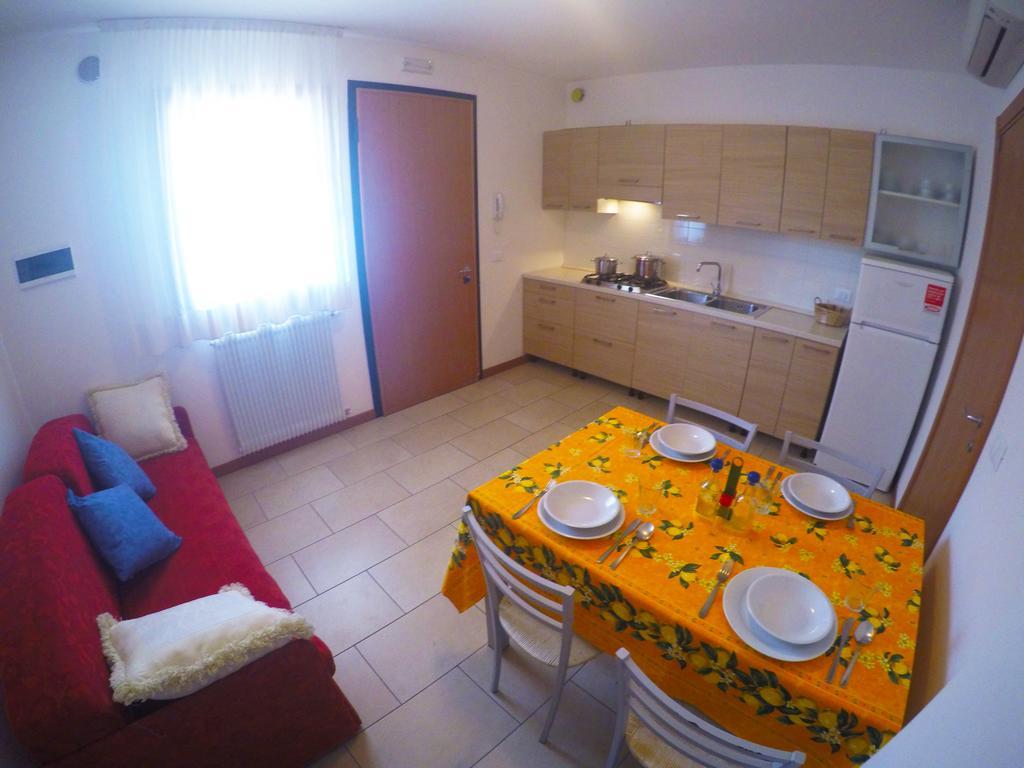 Residence Le Piramidi Каорле Экстерьер фото