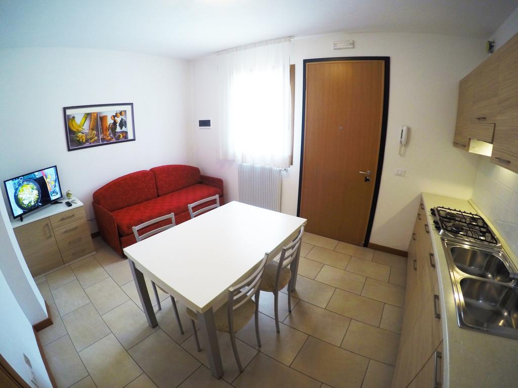 Residence Le Piramidi Каорле Экстерьер фото